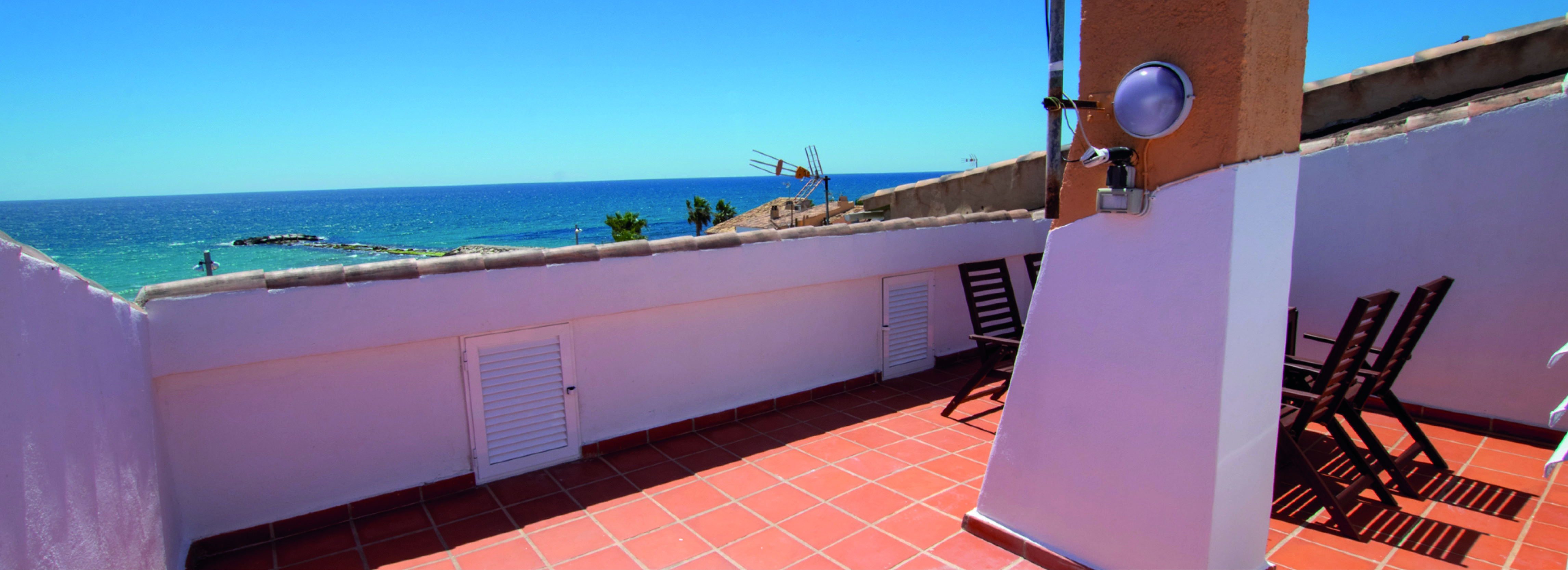 Stor takterrasse i toppleilighet i Villajoyosa som har utsikt over havet