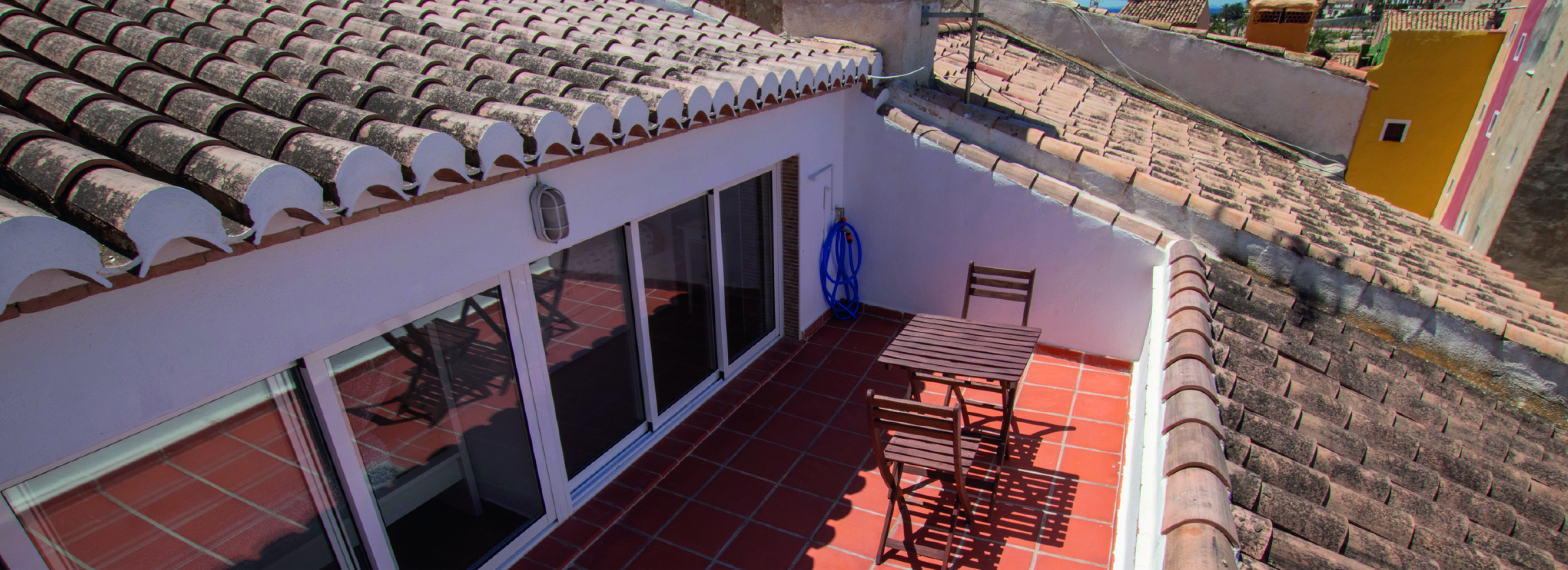 Oversiktsbilde over en av balkongene i utleieleilighet i Villajoyosa