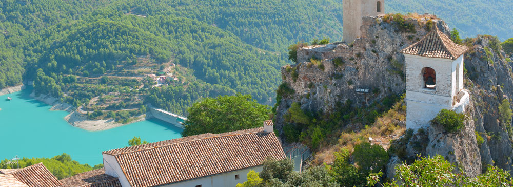 I området rundt Villajoyosa finnes mange koselige og originale fjellandsbyer